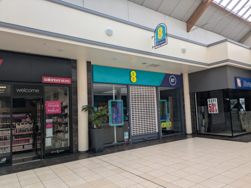 EE renew Buttercrane centre Newry lease